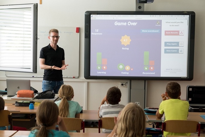 Nem is gondolná, mennyit keres egy bolti eladó, egy tanár, vagy egy postás 2023-ban Magyarországon