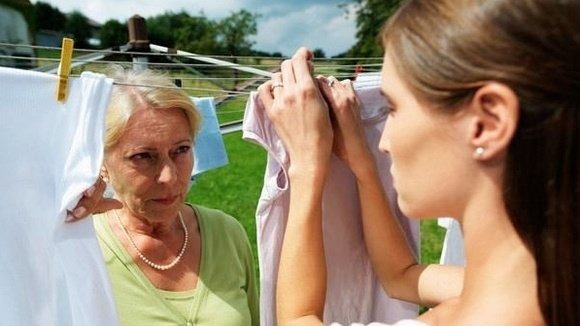 Édesanyám folyton kritizálta a feleségem, ekkor megértettem, nekem kell megoldanom a helyzetet