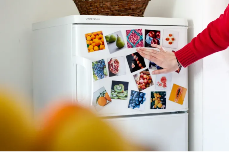 Hogyan tartsuk hosszabb ideig frissen az ételt a hűtőszekrényben