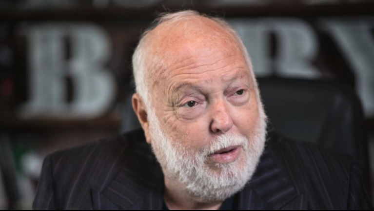 Szívszorító: 6 évvel a halála után így néz ki Andy Vajna sírja